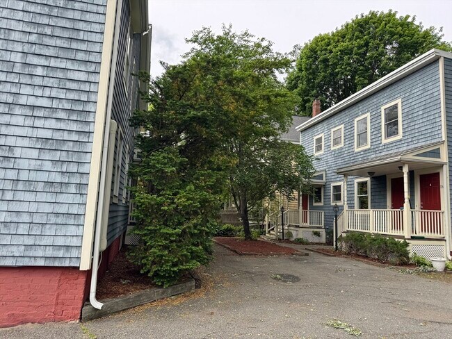 Building Photo - 118 Sherman St