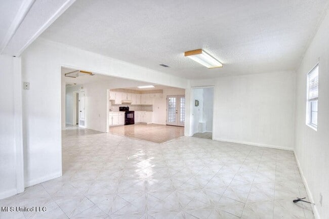 Building Photo - House for Rent