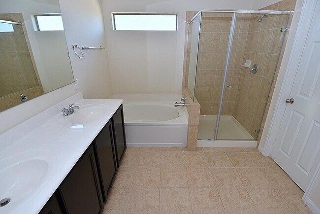 Building Photo - 1122 Larkfield Dr
