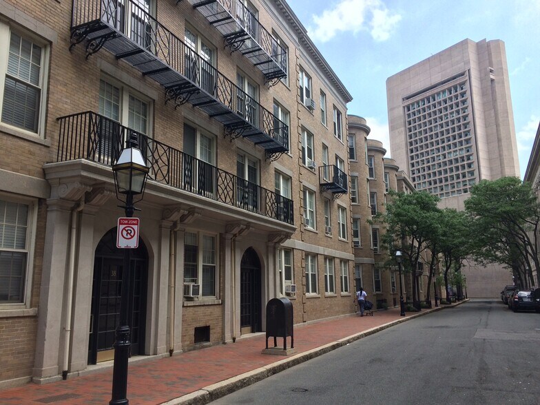 Building Photo - 52 Clearway St