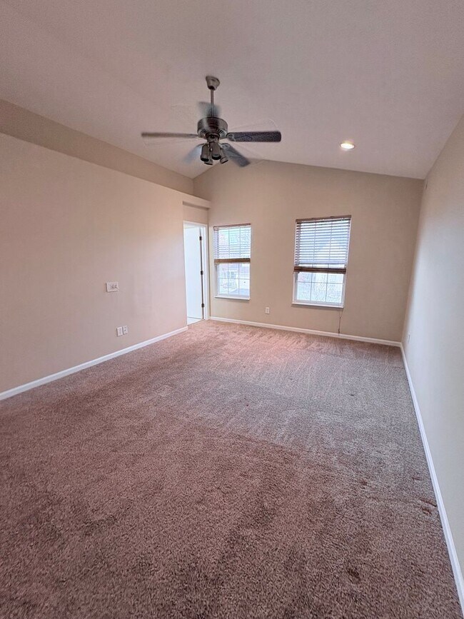 Building Photo - 4BR w/ Deck Near Blacklick Woods