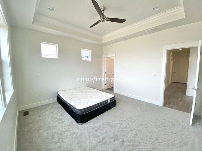 Building Photo - 3 br, 2 bath House - 8934 E Sego Lily Dr