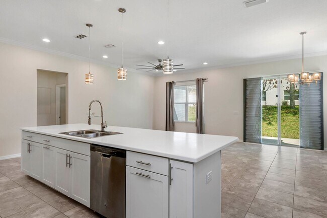 Building Photo - 4 bedroom in Apopka available now!