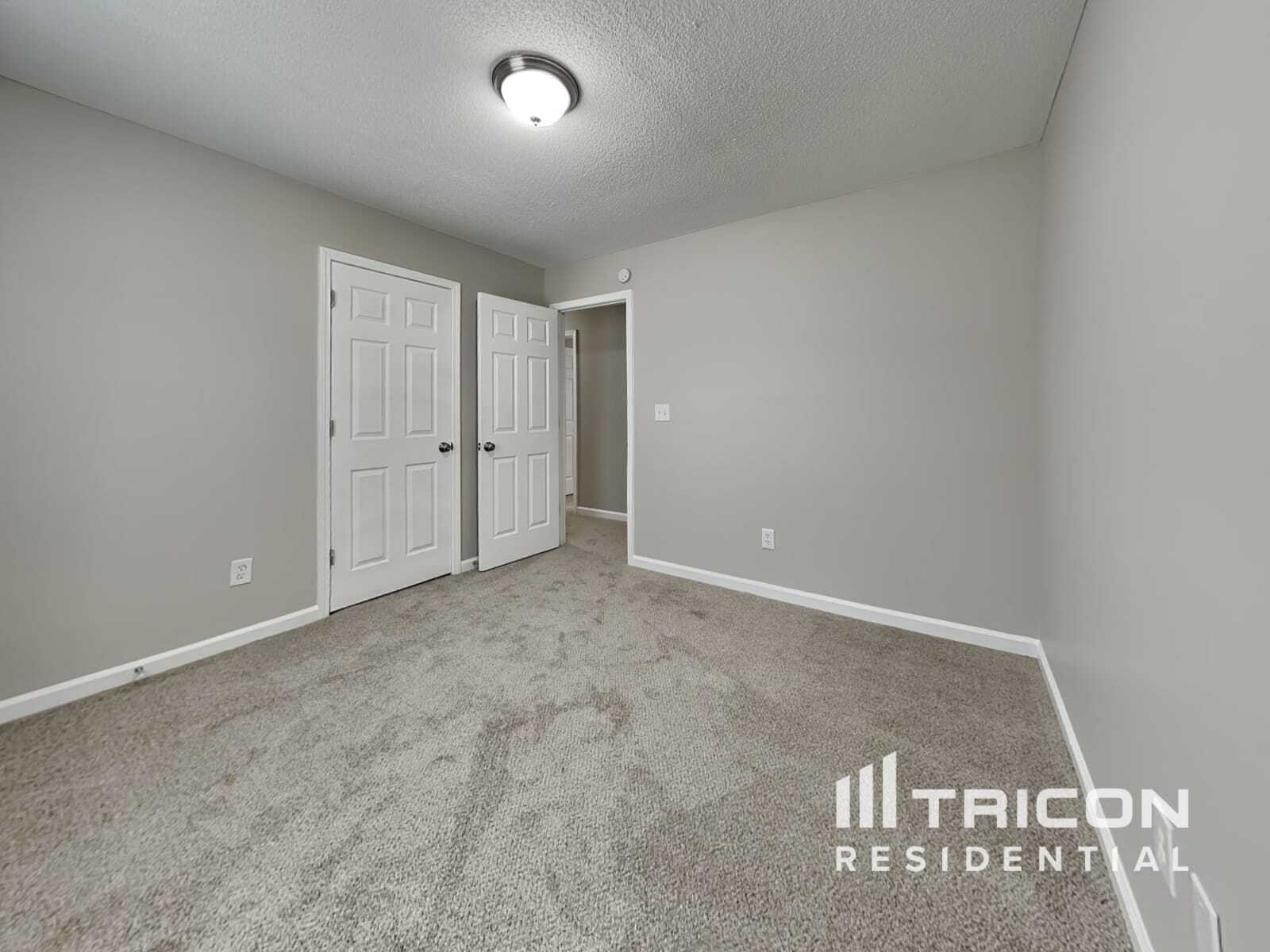 Building Photo - 207 Legend Dr