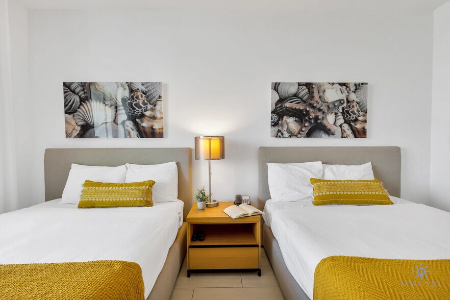 Building Photo - 2602 E Hallandale Beach Blvd