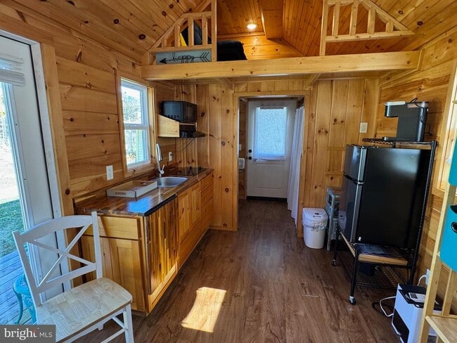 Building Photo - 12 W Loudoun St