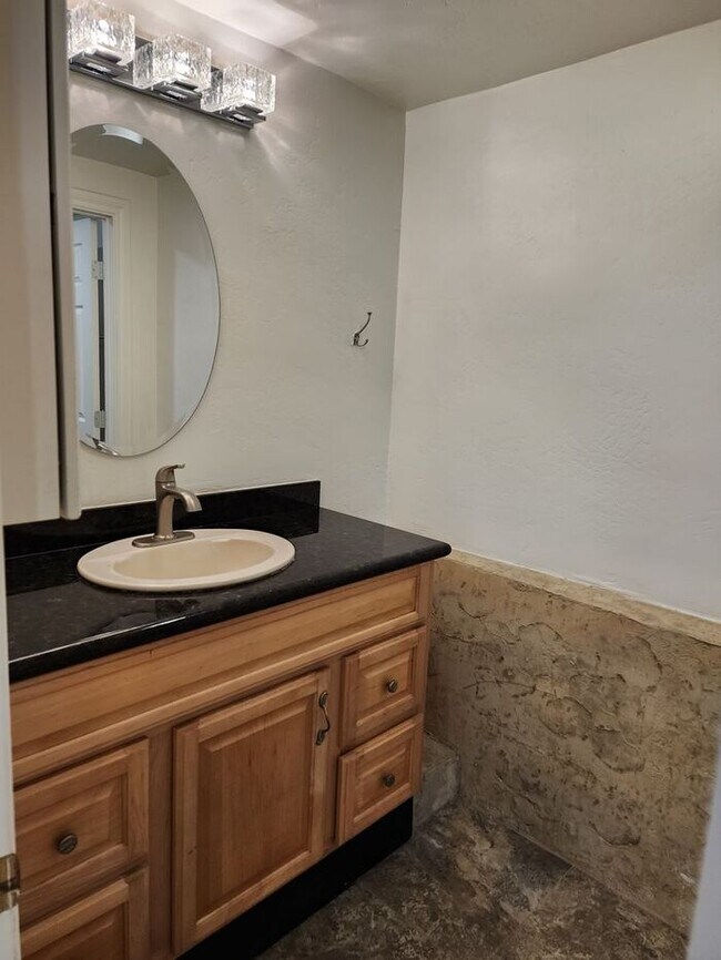 Building Photo - Imperial Beach, Spacious 1BR/1BA Unit only 1 Block from the beach!