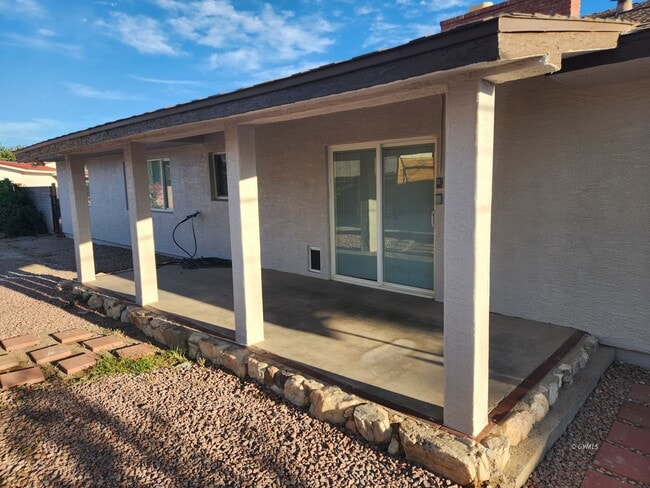 Building Photo - 830 W Stirrup Dr