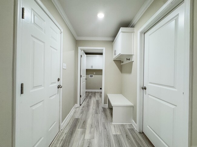 Building Photo - 51 10 Point Ln