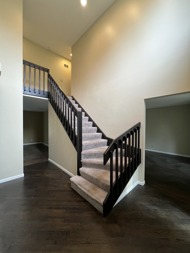 Building Photo - 1303 Hidden Lake Dr