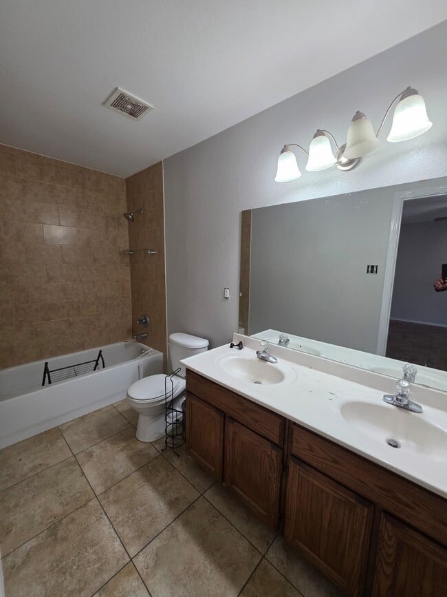 Building Photo - 613 Cuervo Dr