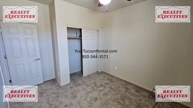 Building Photo - Wentworth Rd South - 4 Bedrooms 2.5 bathrooms, 3 car garage and large fenced yard