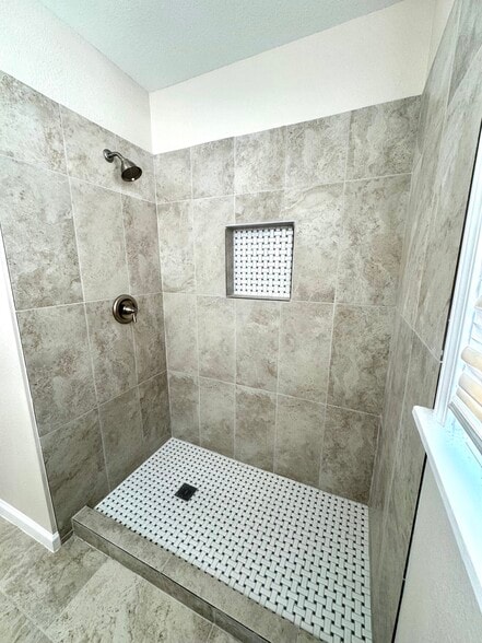 Shower - 231 Storeywood Dr