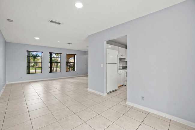 Building Photo - 4128 Chestnut Ave