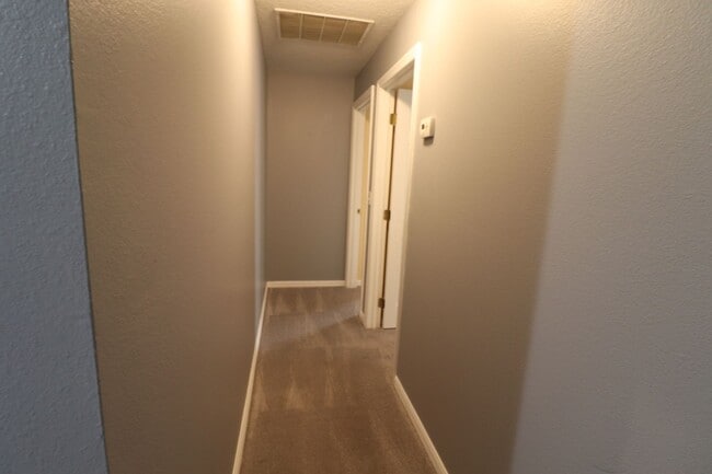Building Photo - 324 Red Kite Dr
