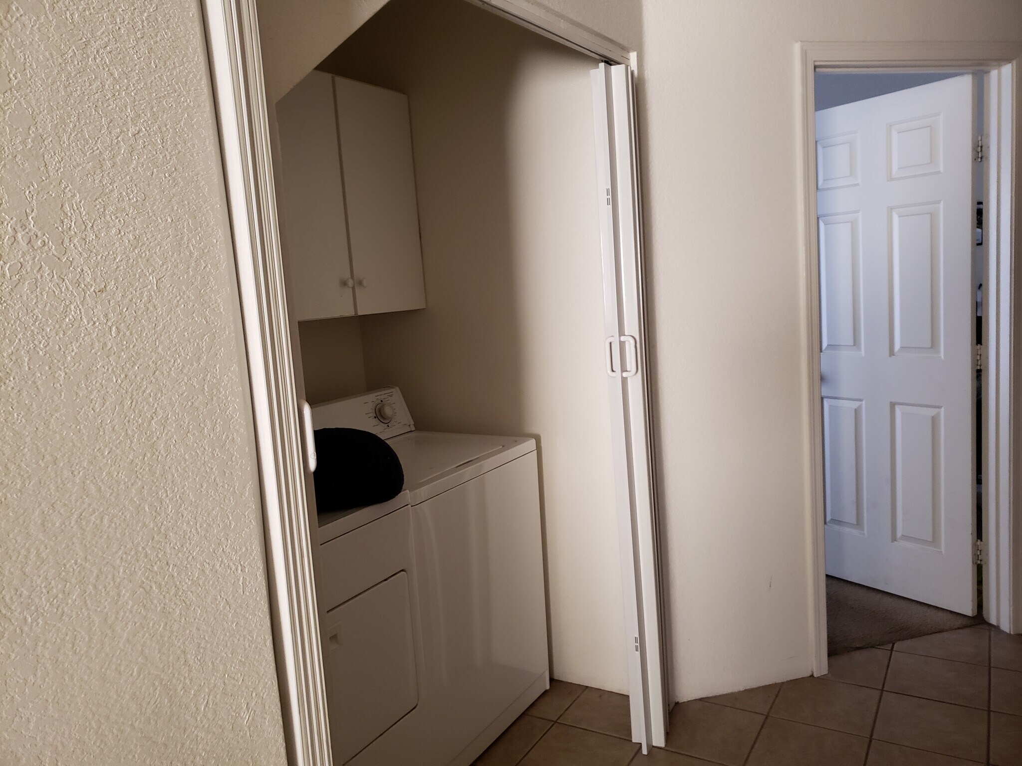 Washer/Dryer - 1517 E 8th St