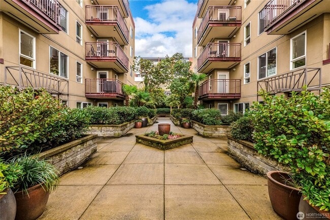 Building Photo - 1711 E Olive Way