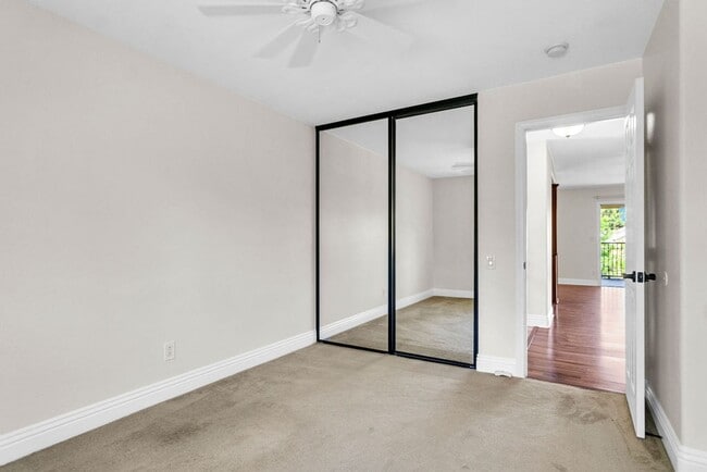 Building Photo - Great Two Bedroom Corner Unit in Villa Tos...