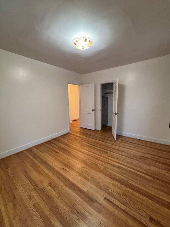 Building Photo - 919 Seminole Ave