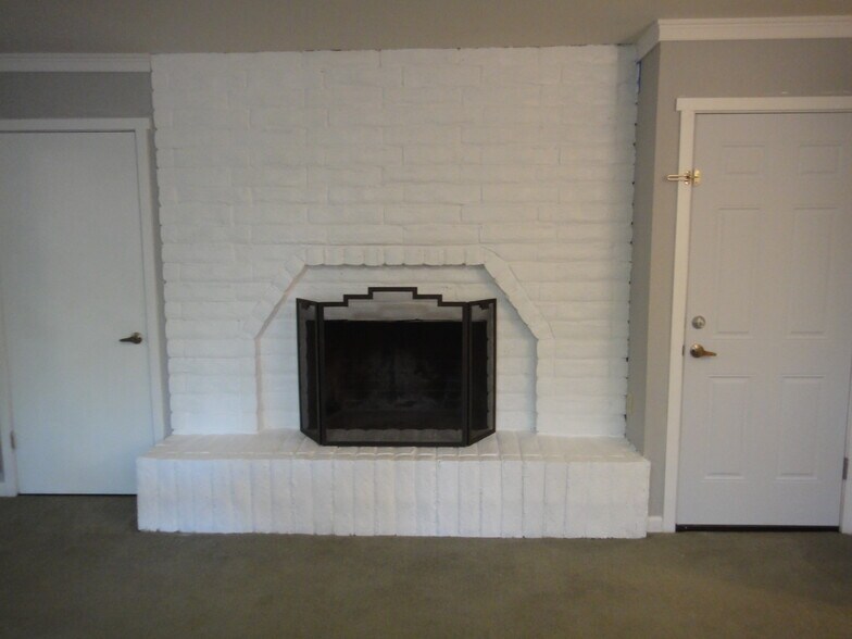 Building Photo - 9965 SW 170th Ave