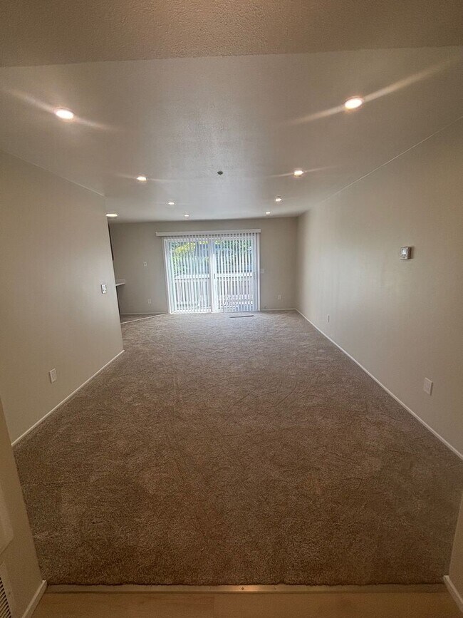 Building Photo - 2510 Yulupa Ave