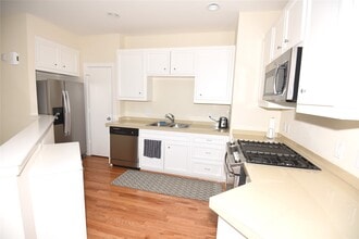 Building Photo - 11607 Main Pine Dr