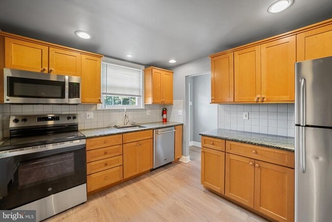 Building Photo - 21 Pickwick Ln