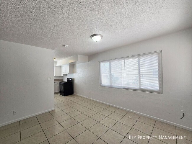 Building Photo - 1904 Rexford Dr