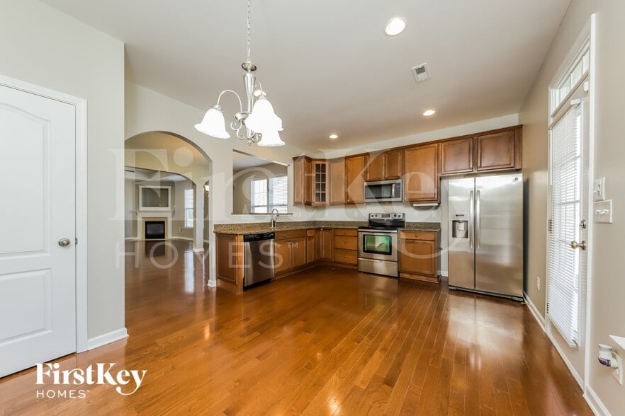 Building Photo - 190 Parkview Ln