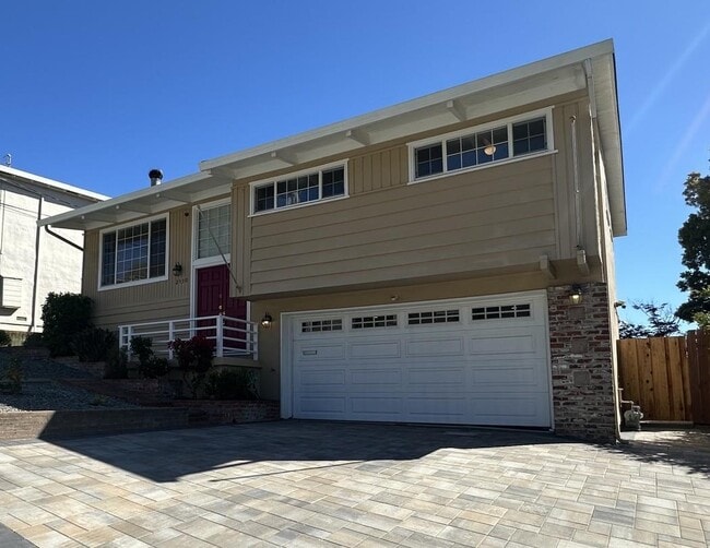 Building Photo - 2350 Rosewood Dr
