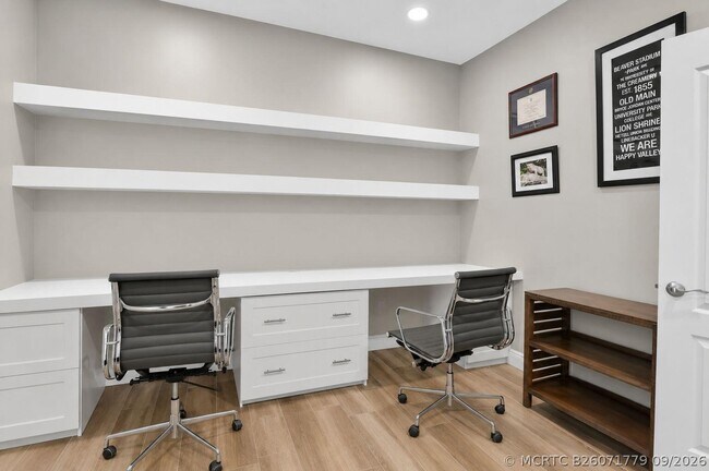 Building Photo - 10 Lake Eden Dr
