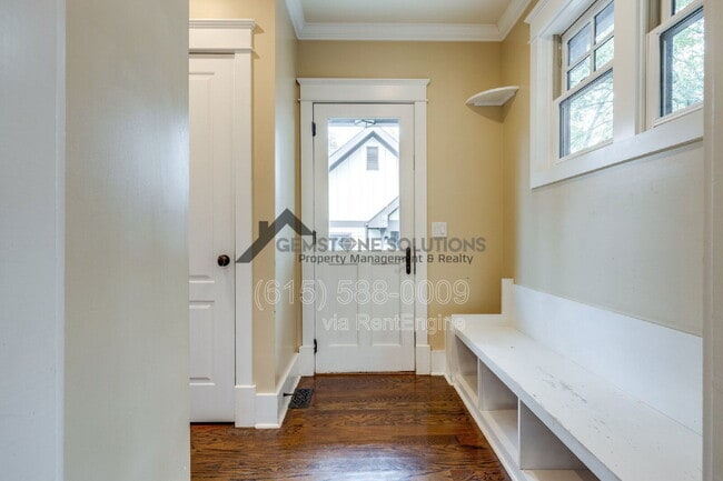 Building Photo - 210 38th Ave N