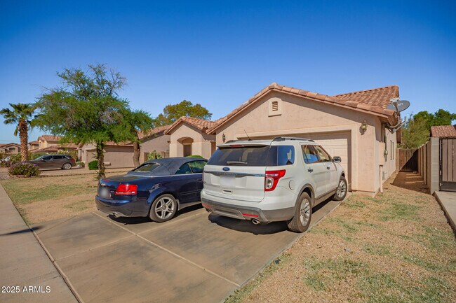 Building Photo - 8572 W Palo Verde Ave