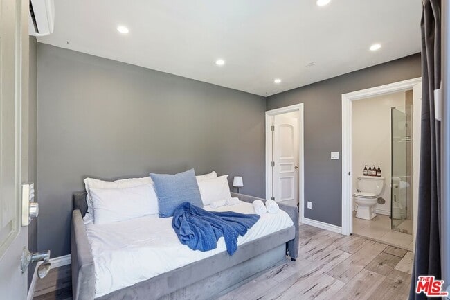 Building Photo - 13201 Bloomfield St