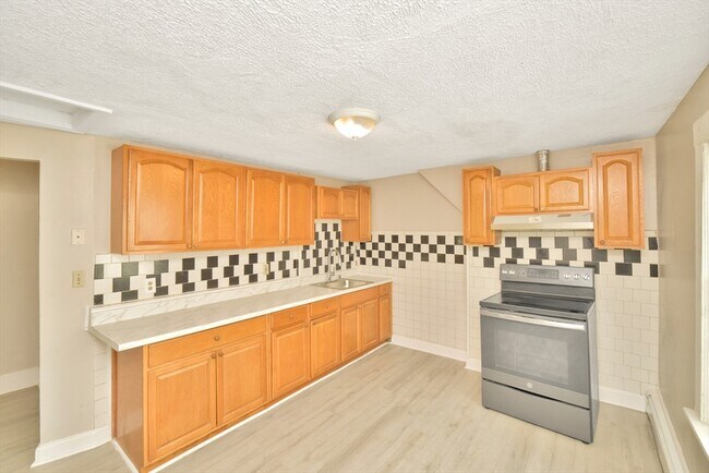 Building Photo - 180 Westville St