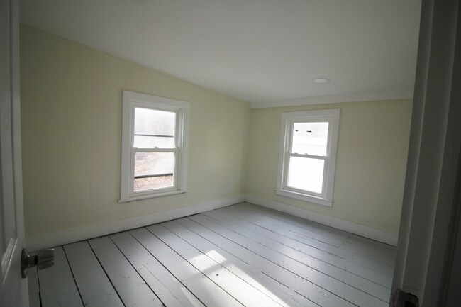 Building Photo - 165 W Main St