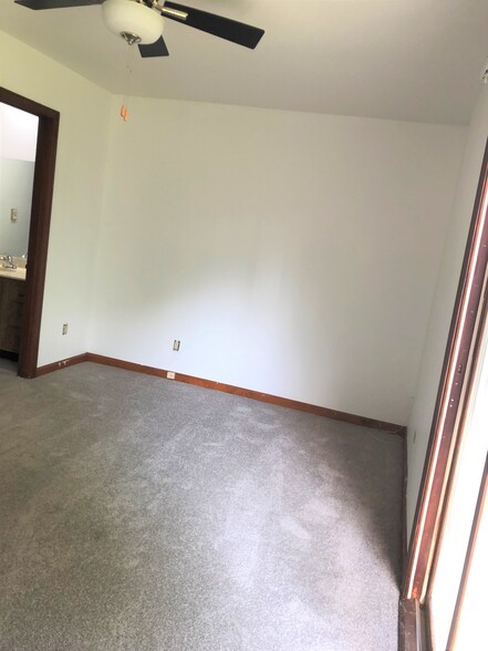 Bedroom - 906 N West St