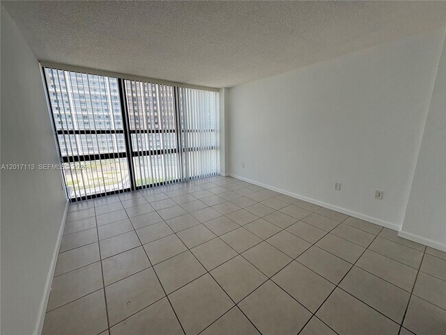 Building Photo - 600 NE 36th St