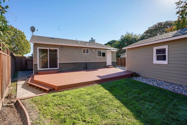Building Photo - 3BR/1BA North Shoreview Home with Yard & Redwood Deck | Pet Friendly | Near Caltrain | YouTube Tour