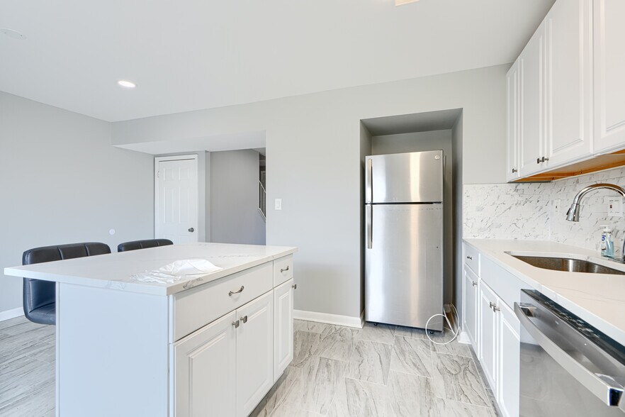 Building Photo - 631 Charraway Rd