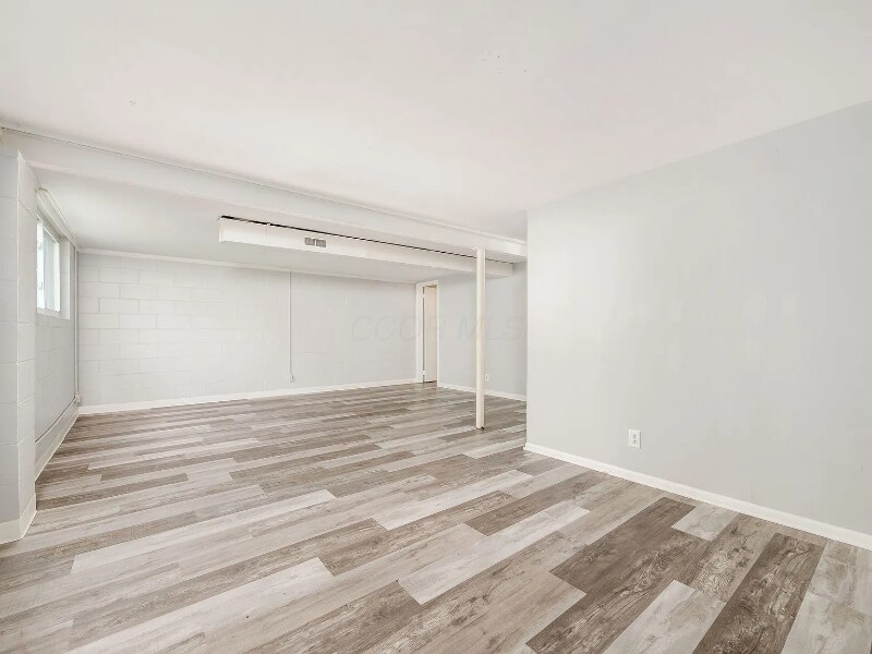 Building Photo - 570 Fairholme Rd