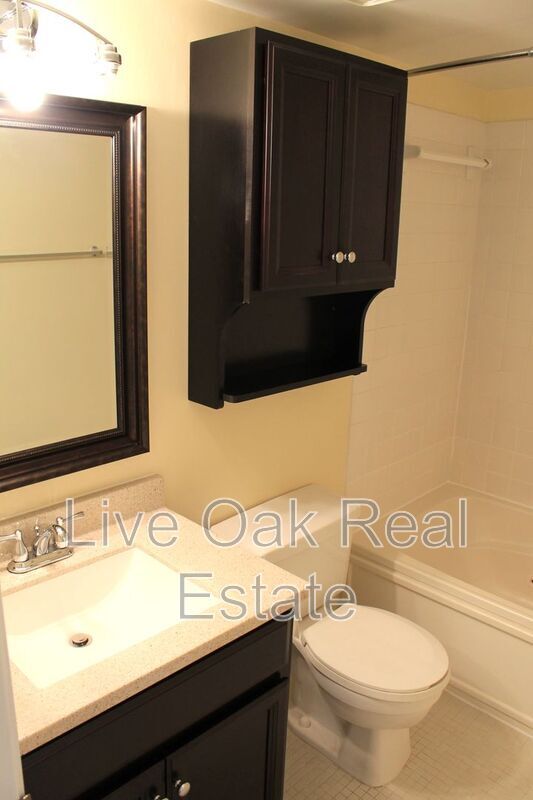 Building Photo - 514 24th St