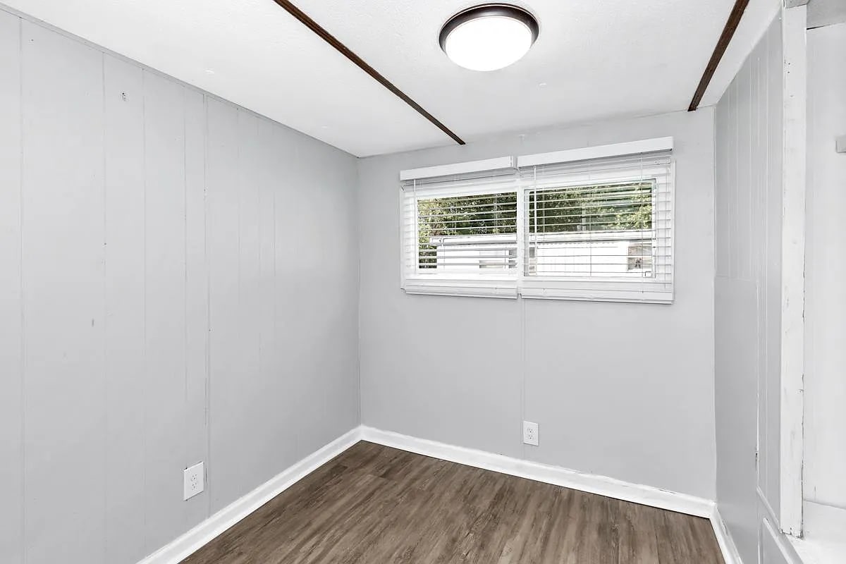 Building Photo - 415 W Limestone Rd