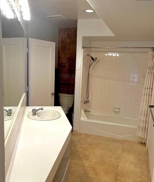 Building Photo - 1322 2nd St