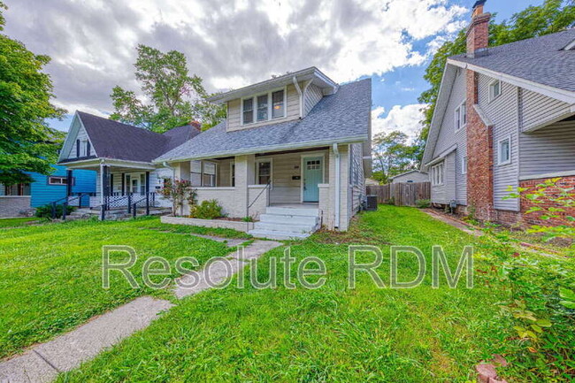 Building Photo - 110 N Riley Ave