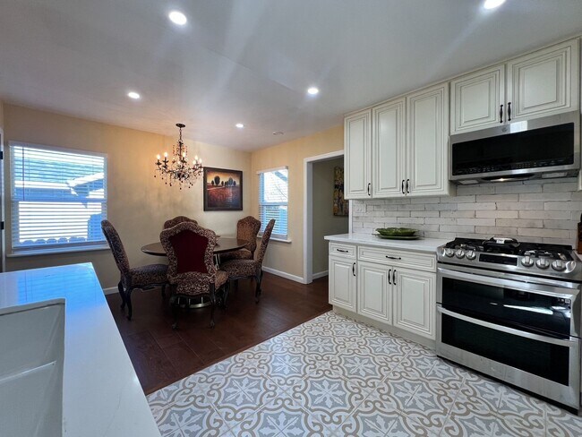 Building Photo - Beautifully Updated, Fully Furnished Napa Home Near Downtown