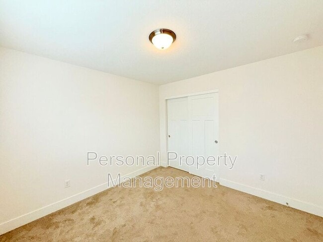Building Photo - 8617 N 3rd Way