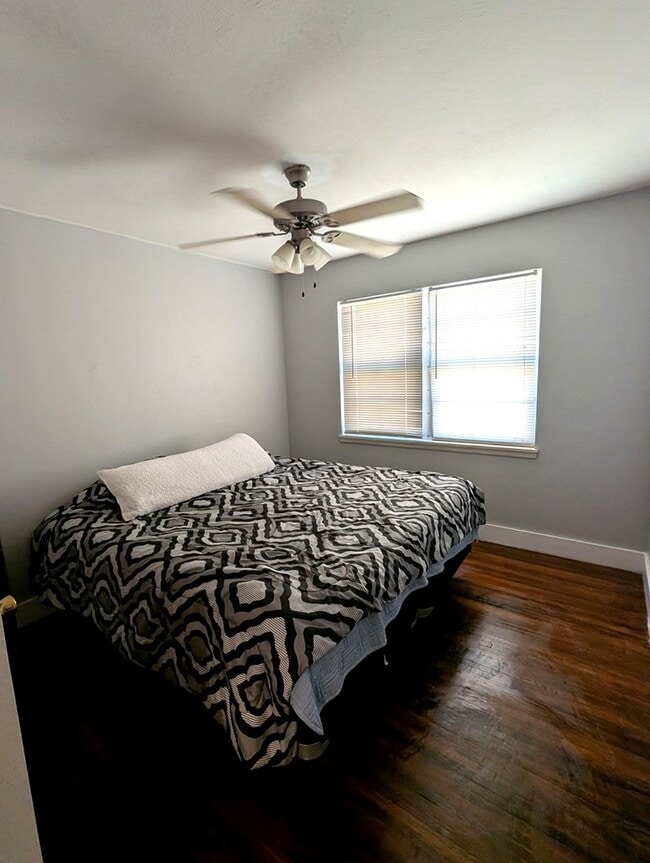 Building Photo - 1202 Douglas Dr