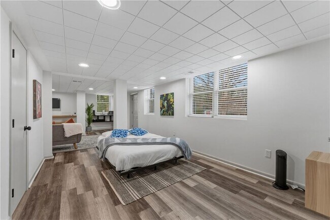 Building Photo - 2393 Lilla Cir SW