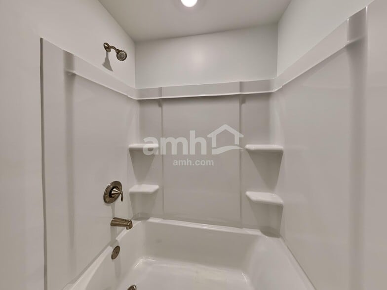 Building Photo - 1007 Highland Walk